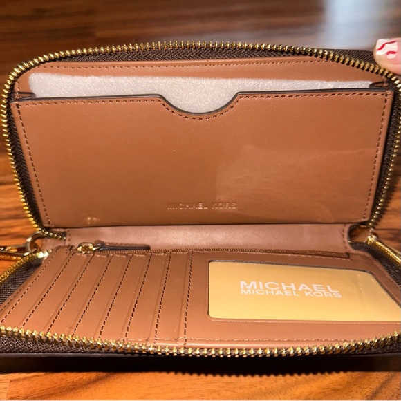 Michael Kors Wallet Wristlet - Picture 8 of 8